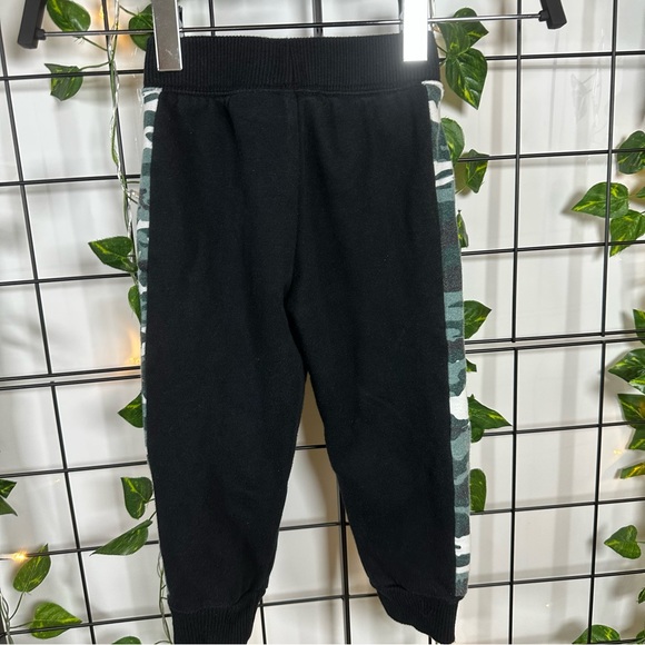 The Children's Place Green/Black/White Camo Sweater Matching Set 2T (Boy) - Picture 12 of 16